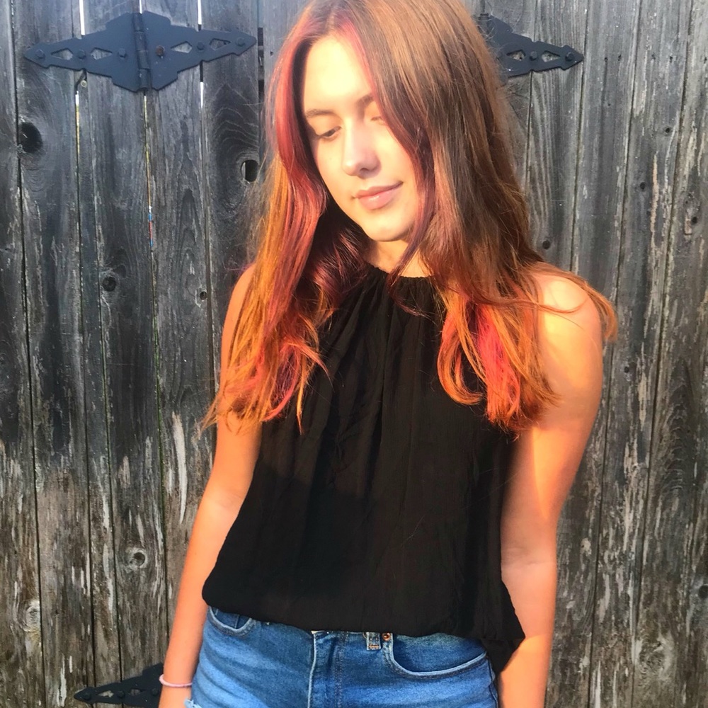 Cute black tank top from H&M NEVER WORN ♥️